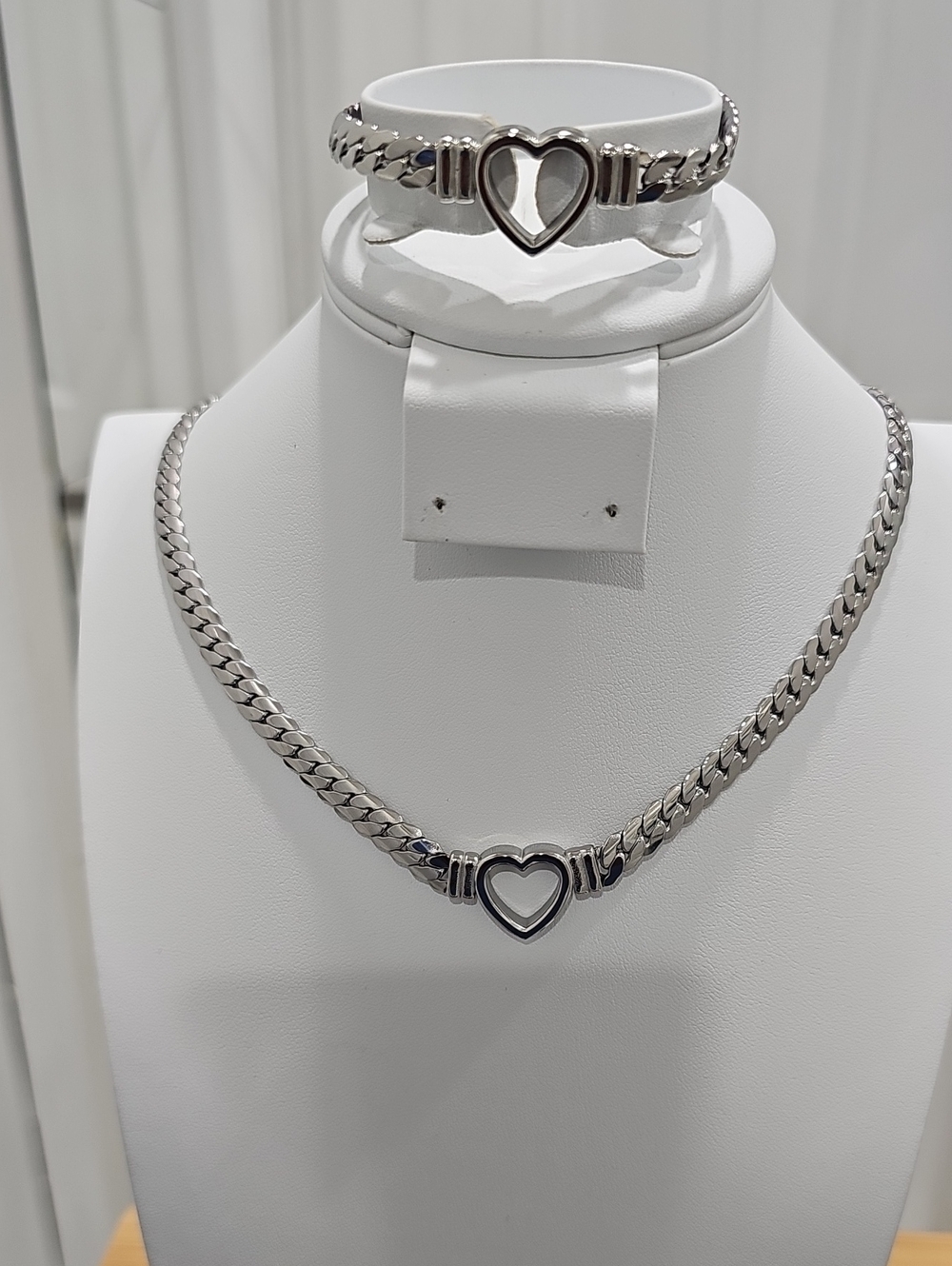18k White Gold Heart Chain Necklace and Bracelet Set